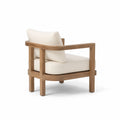 Poltrona in legno con cuscini in tessuto crema
